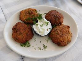Zahnschonende Falafel-Bowl mit Gurke & Minzjoghurt
