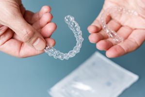 Wie lange dauert eine Behandlung mit unsichtbaren Zahnspangen?